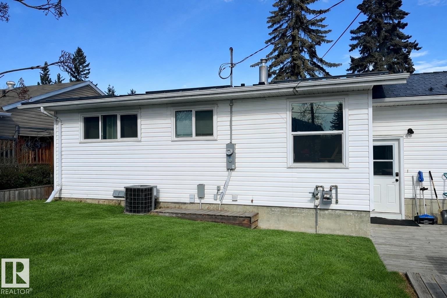 












517 10 Street

,
Cold Lake,




AB
T9M 1A9

