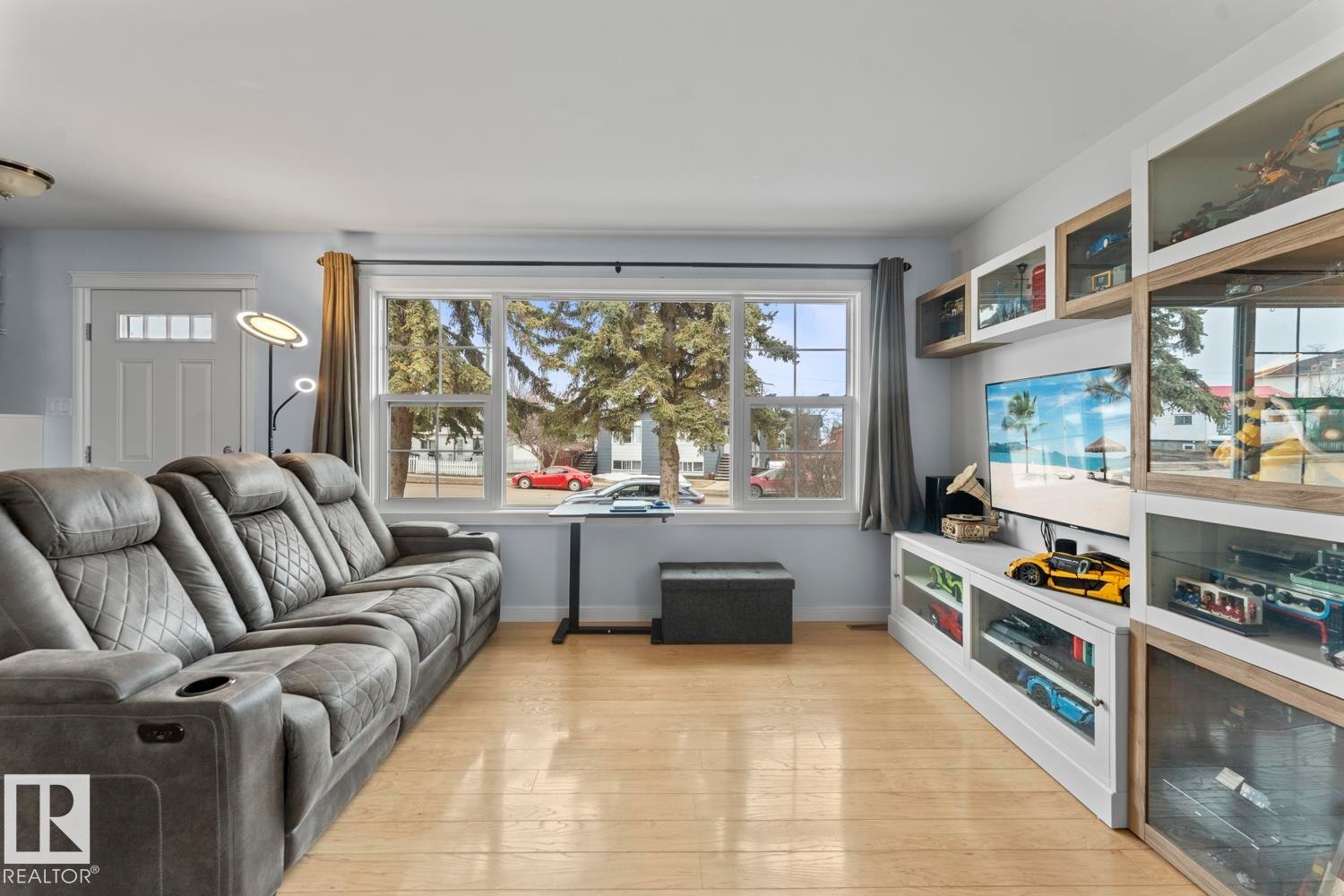 












517 10 Street

,
Cold Lake,




AB
T9M 1A9

