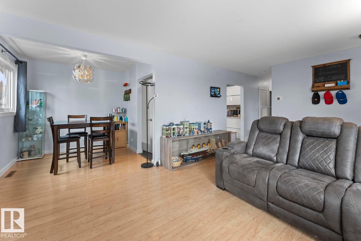 












517 10 Street

,
Cold Lake,




AB
T9M 1A9

