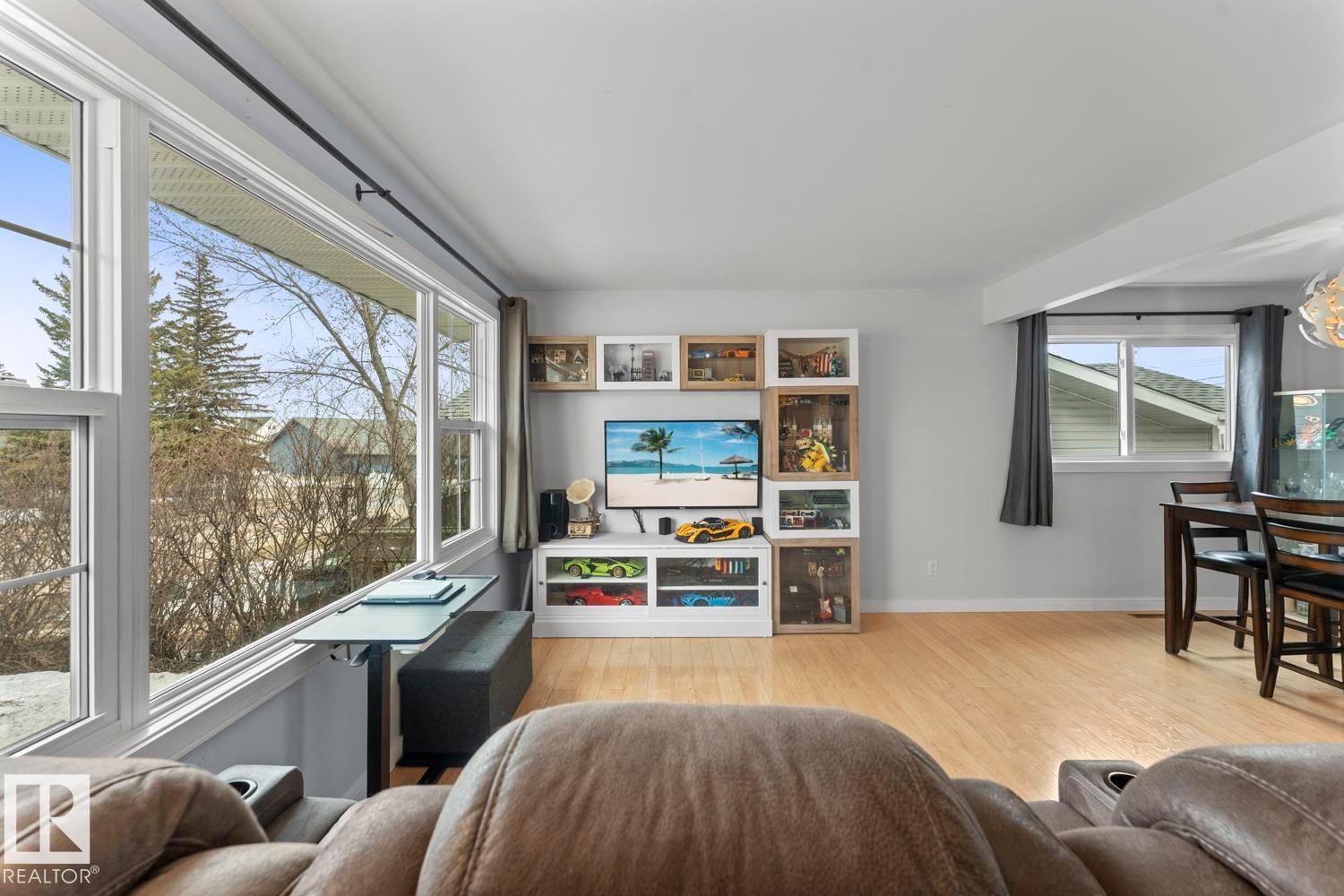 












517 10 Street

,
Cold Lake,




AB
T9M 1A9

