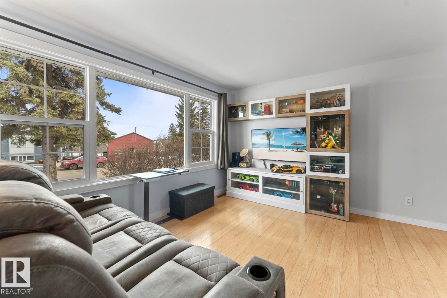 












517 10 Street

,
Cold Lake,




AB
T9M 1A9

