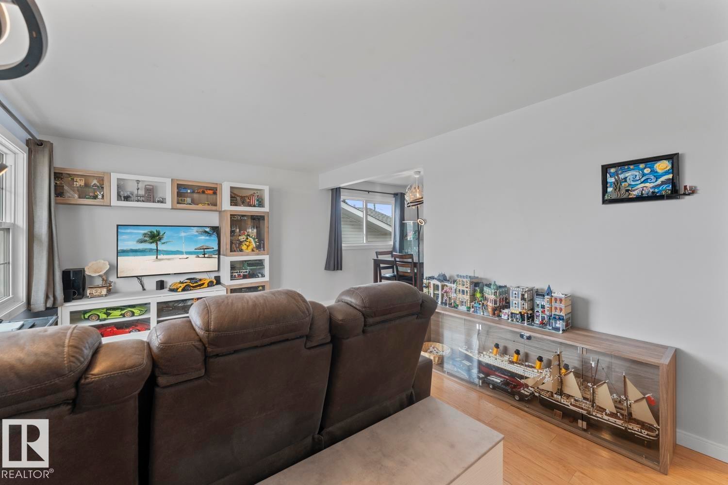 












517 10 Street

,
Cold Lake,




AB
T9M 1A9

