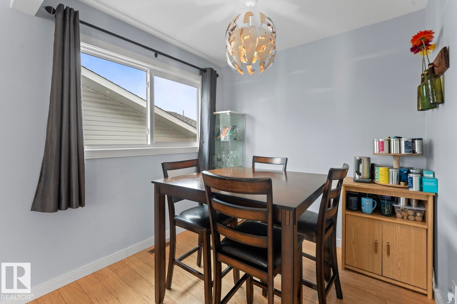 












517 10 Street

,
Cold Lake,




AB
T9M 1A9

