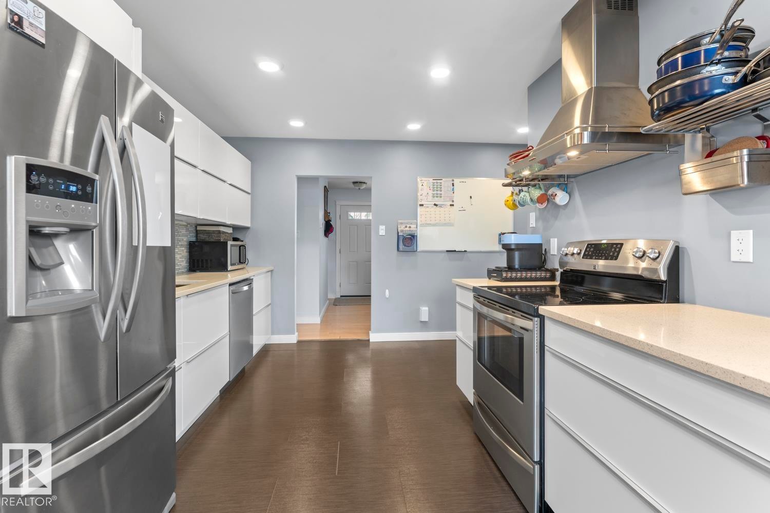 












517 10 Street

,
Cold Lake,




AB
T9M 1A9

