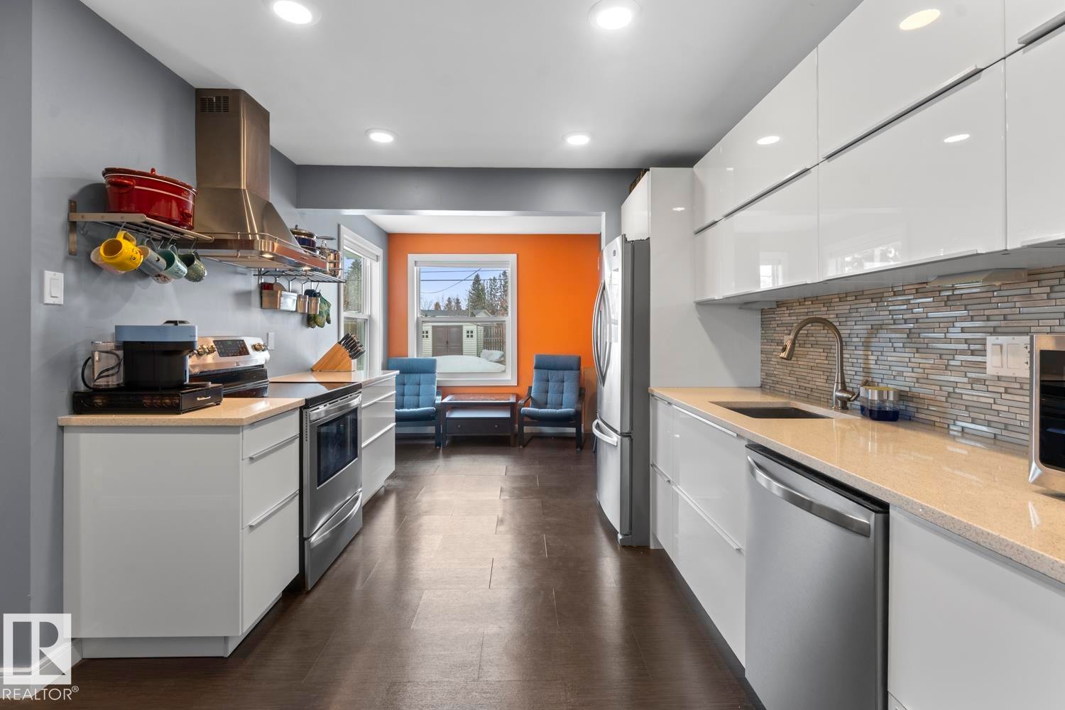 












517 10 Street

,
Cold Lake,




AB
T9M 1A9

