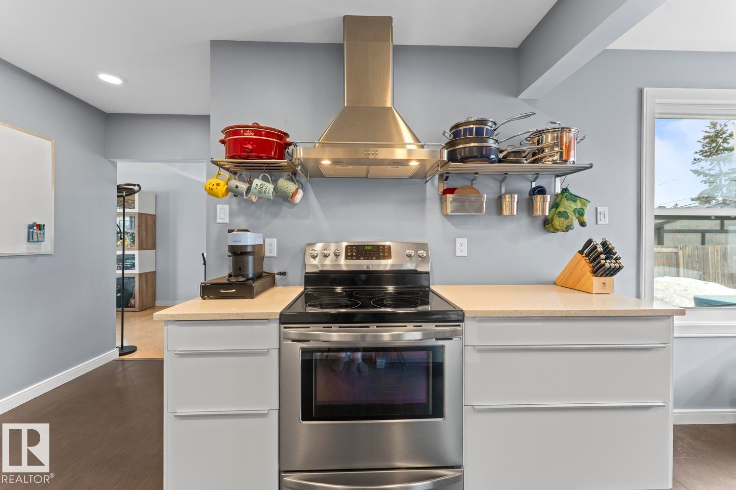 












517 10 Street

,
Cold Lake,




AB
T9M 1A9

