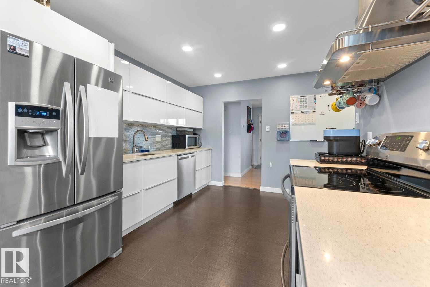 












517 10 Street

,
Cold Lake,




AB
T9M 1A9

