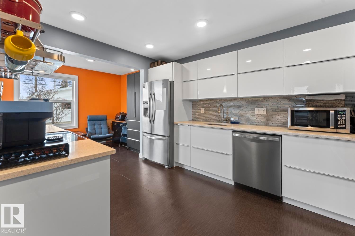 












517 10 Street

,
Cold Lake,




AB
T9M 1A9

