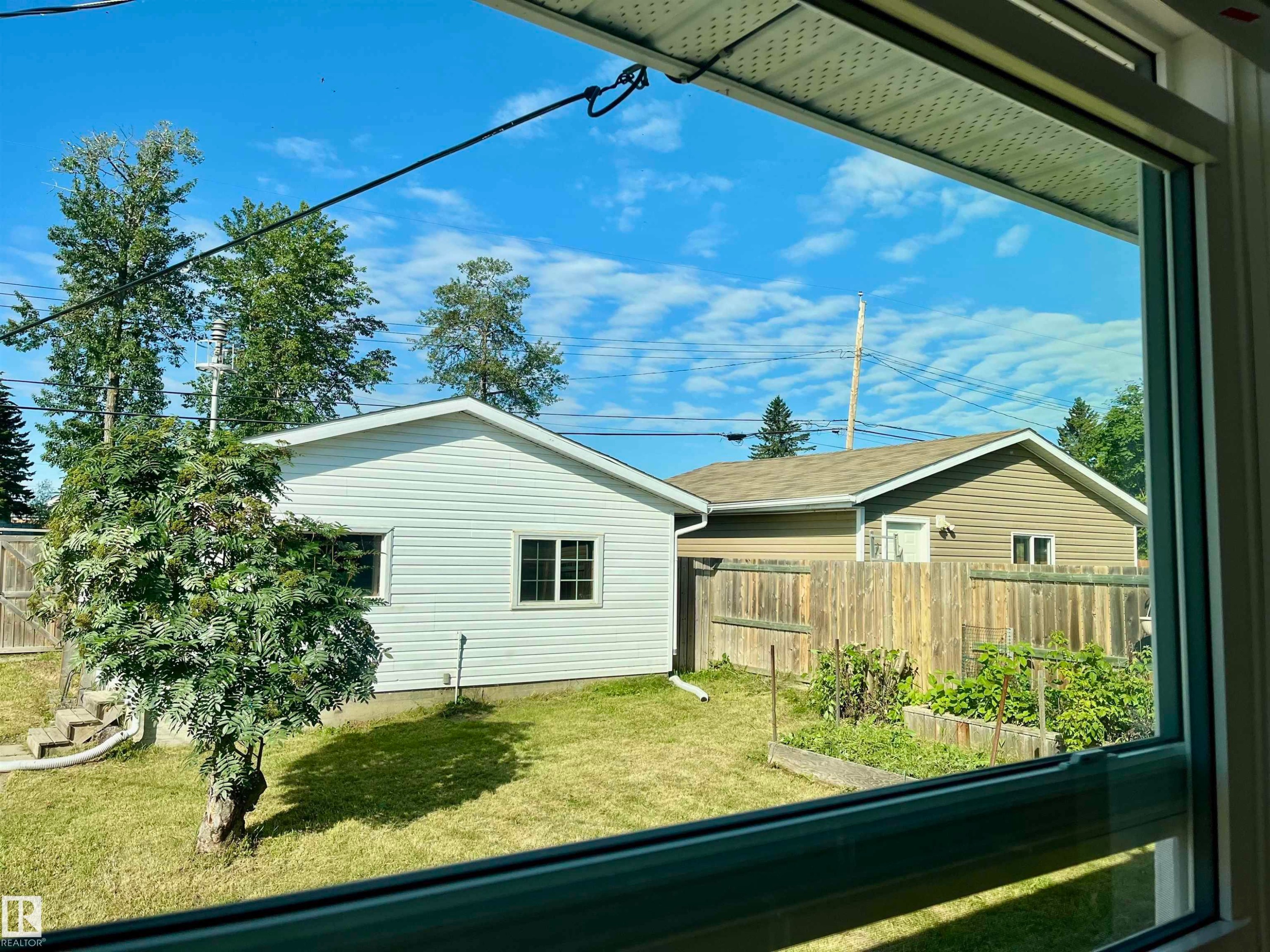 












517 10 Street

,
Cold Lake,




AB
T9M 1A9

