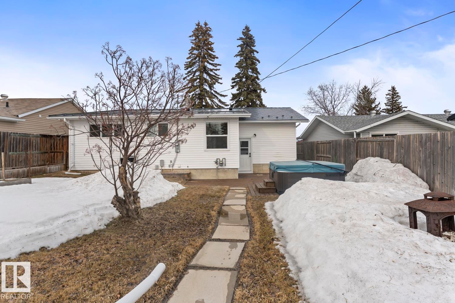 












517 10 Street

,
Cold Lake,




AB
T9M 1A9

