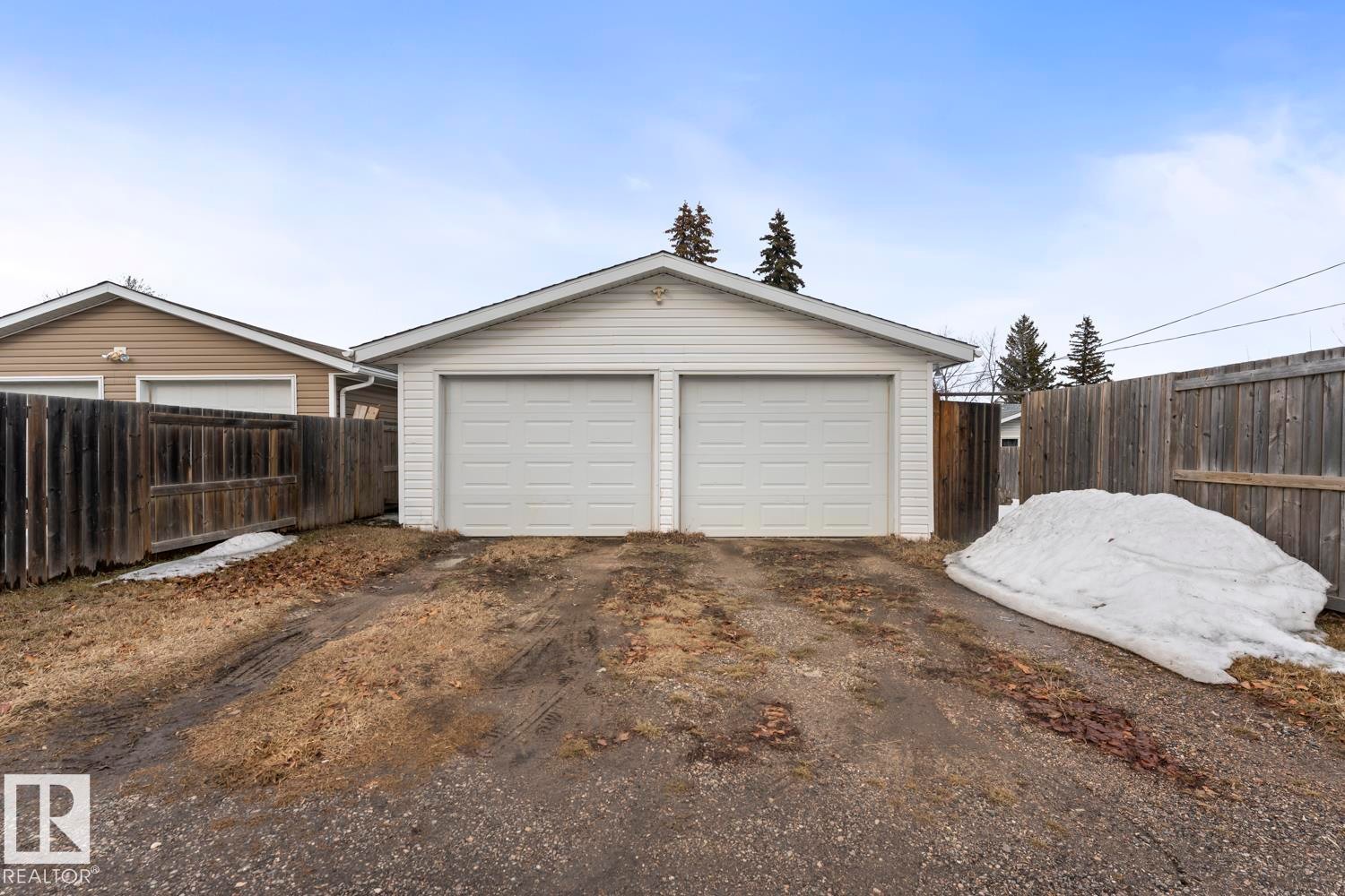 












517 10 Street

,
Cold Lake,




AB
T9M 1A9

