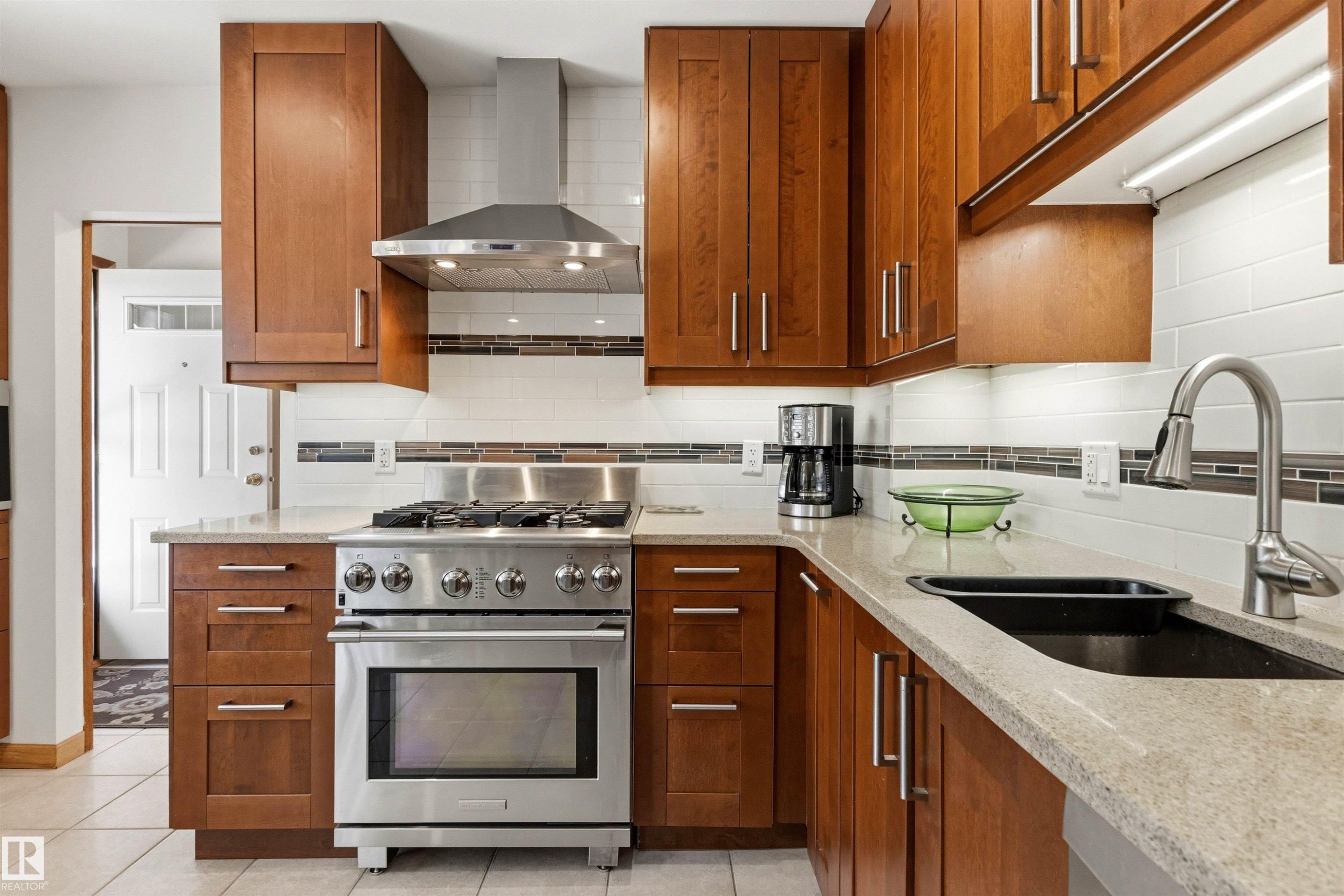 












6308 131 Street

,
Edmonton,




AB
T6H 3Y3

