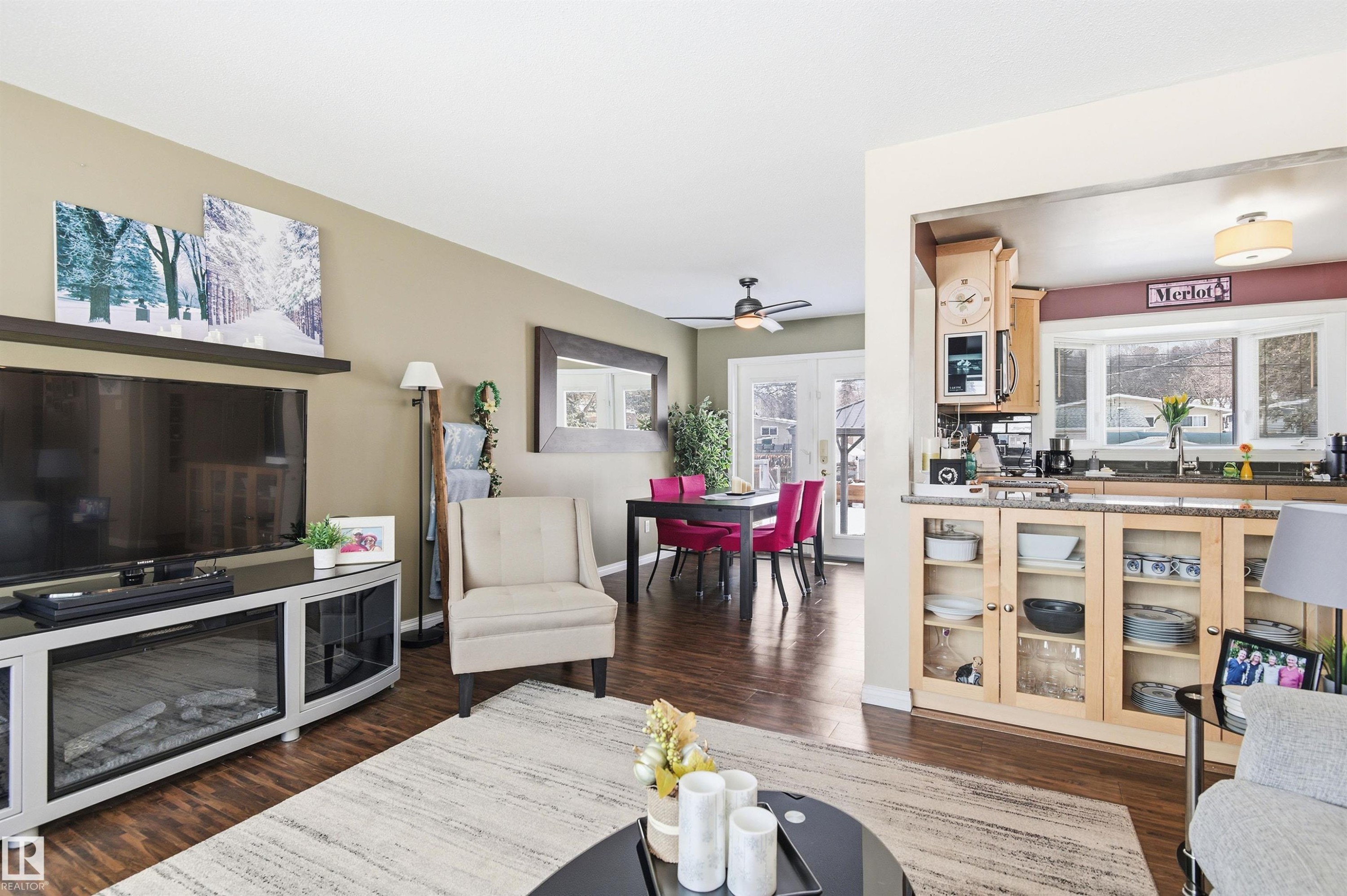 












5328 105B Street

,
Edmonton,




AB
T6H 2S3

