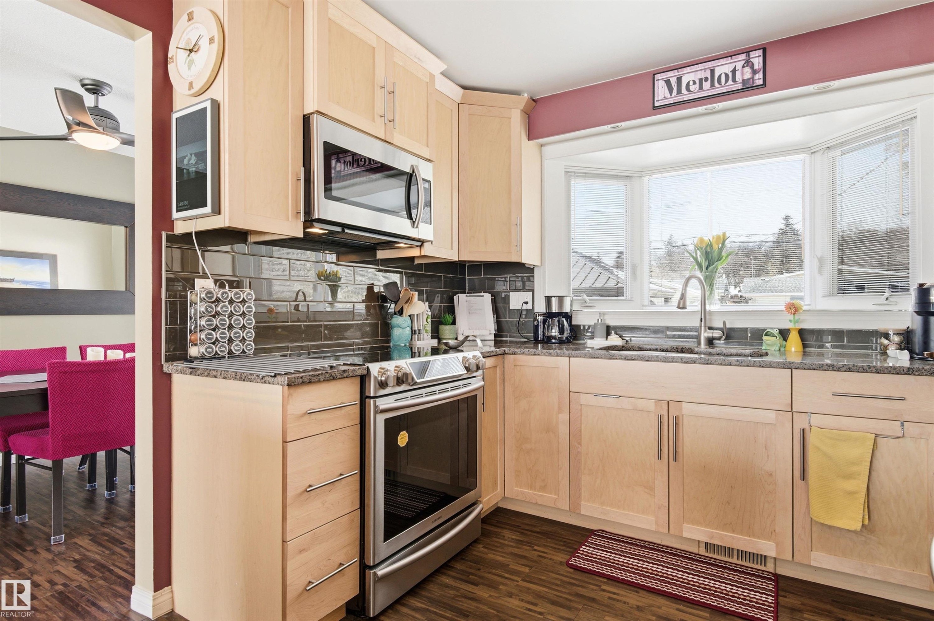 












5328 105B Street

,
Edmonton,




AB
T6H 2S3

