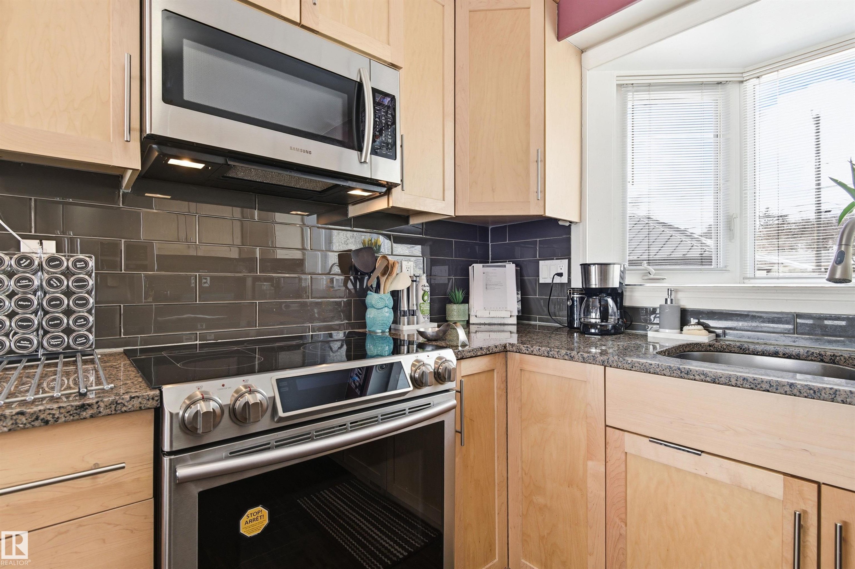 












5328 105B Street

,
Edmonton,




AB
T6H 2S3

