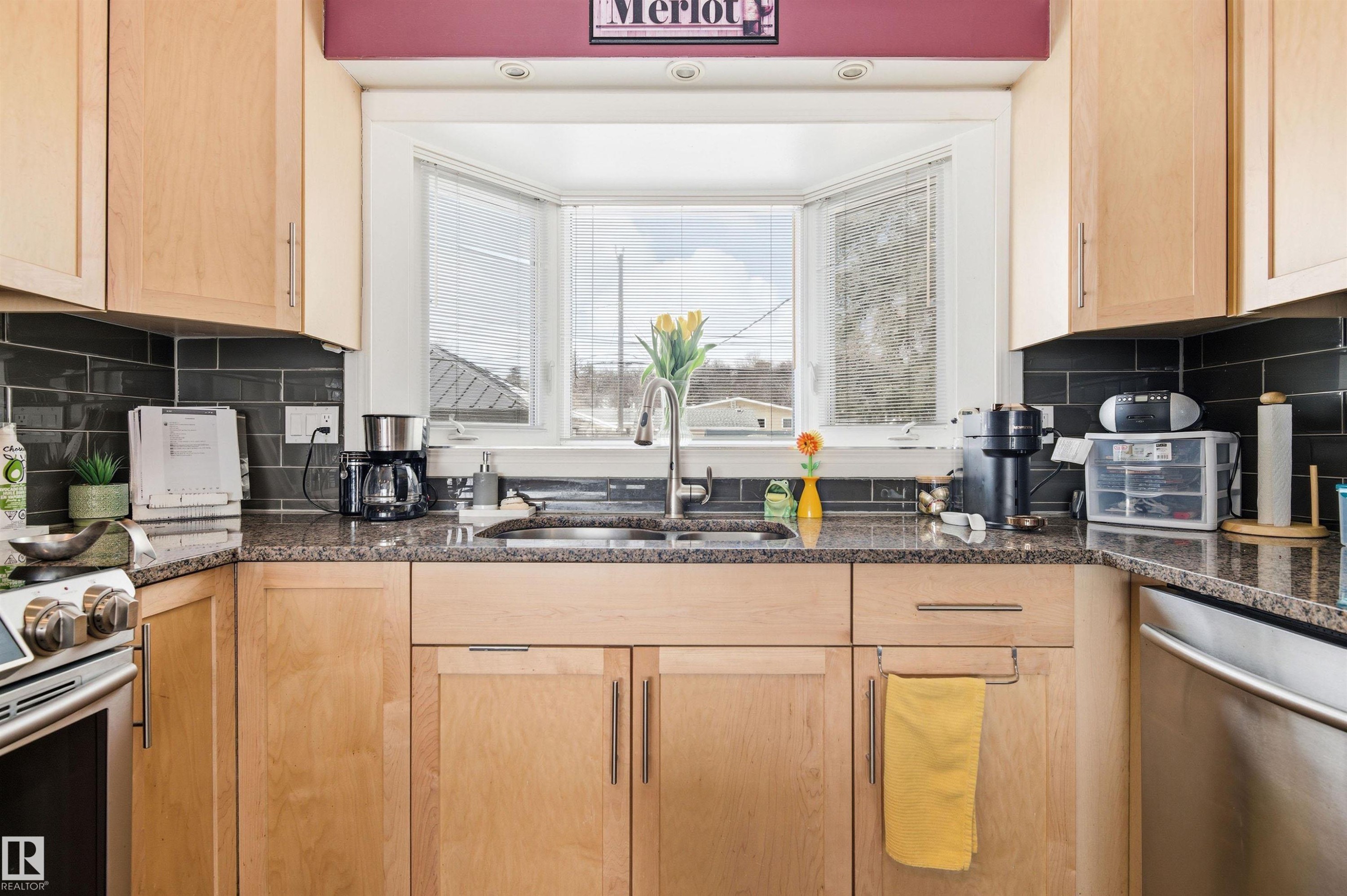 












5328 105B Street

,
Edmonton,




AB
T6H 2S3

