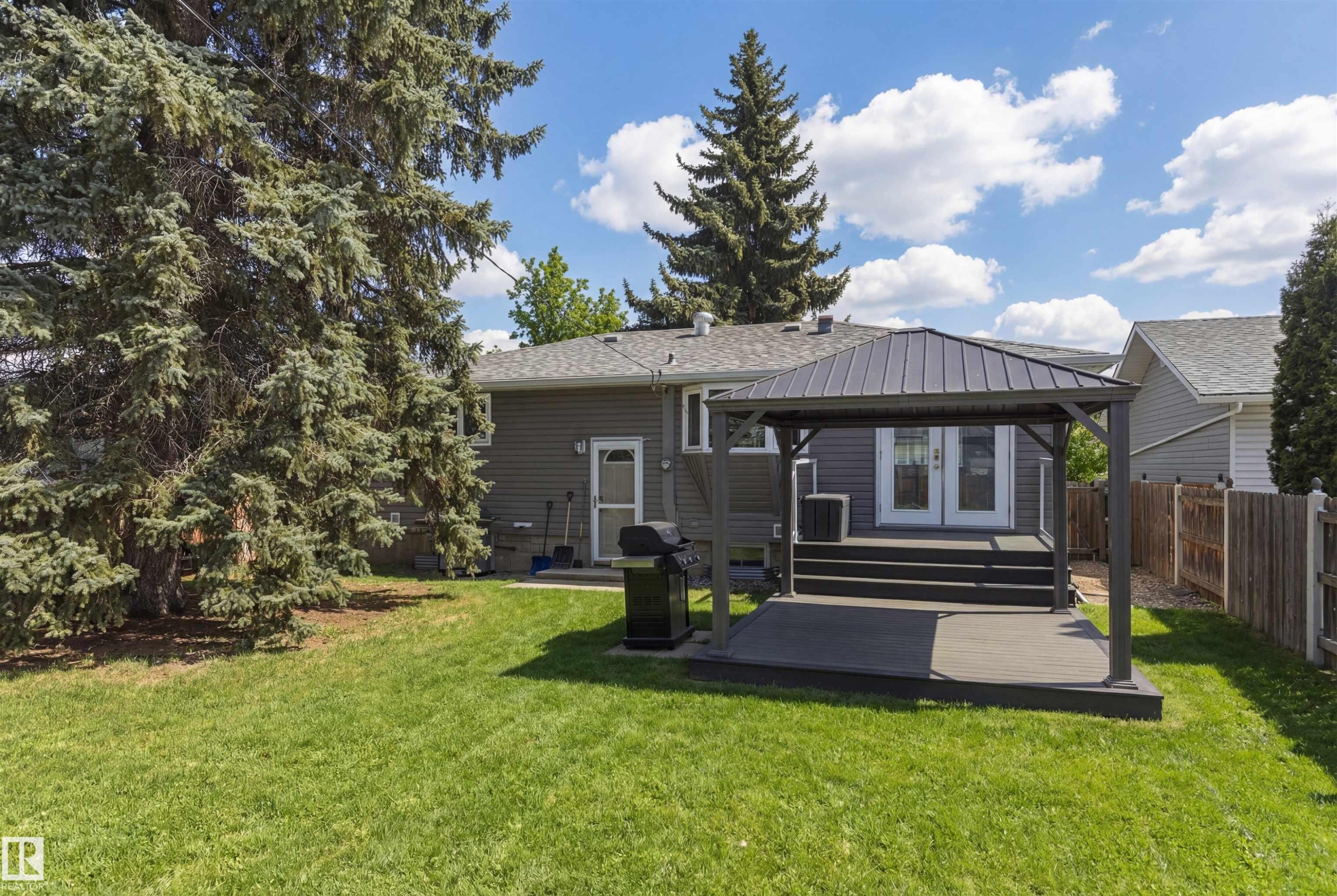 












5328 105B Street

,
Edmonton,




AB
T6H 2S3

