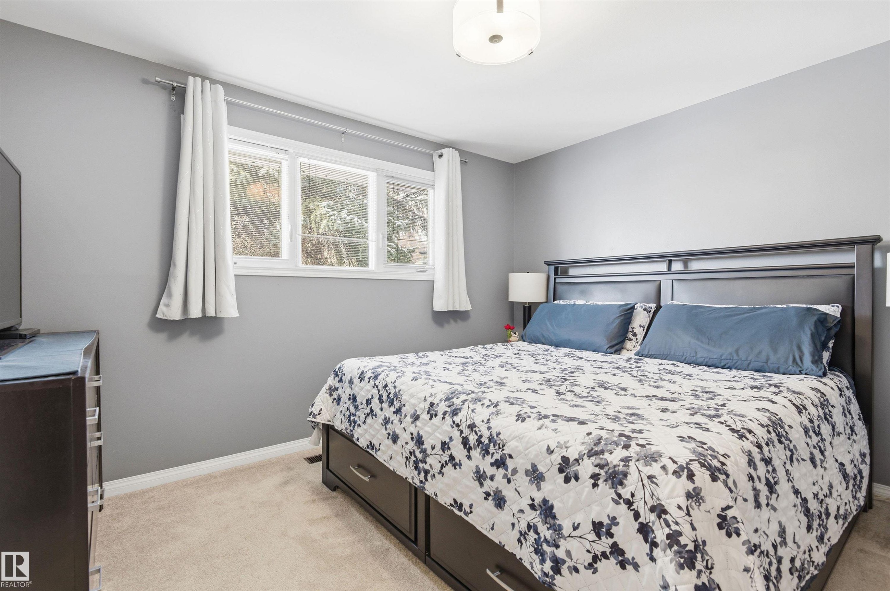 












5328 105B Street

,
Edmonton,




AB
T6H 2S3

