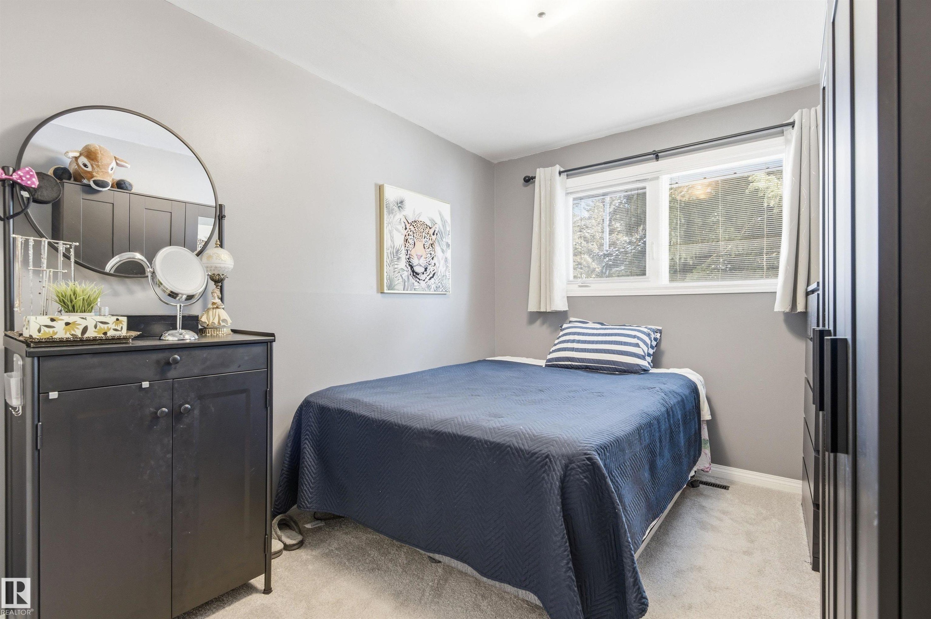 












5328 105B Street

,
Edmonton,




AB
T6H 2S3

