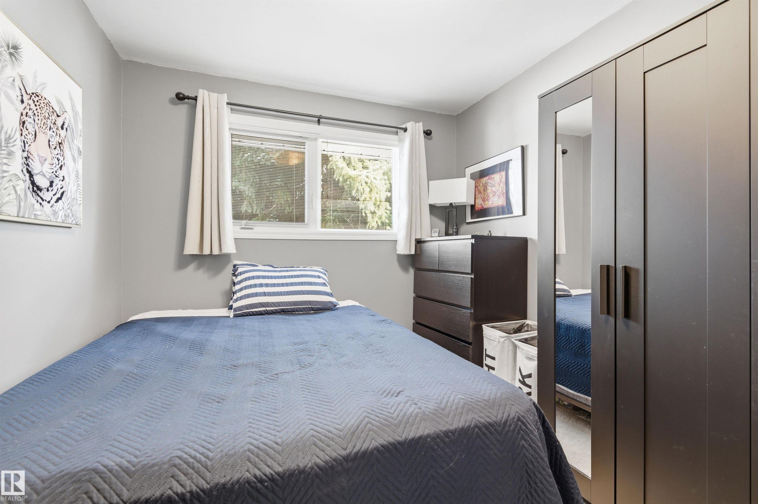 












5328 105B Street

,
Edmonton,




AB
T6H 2S3

