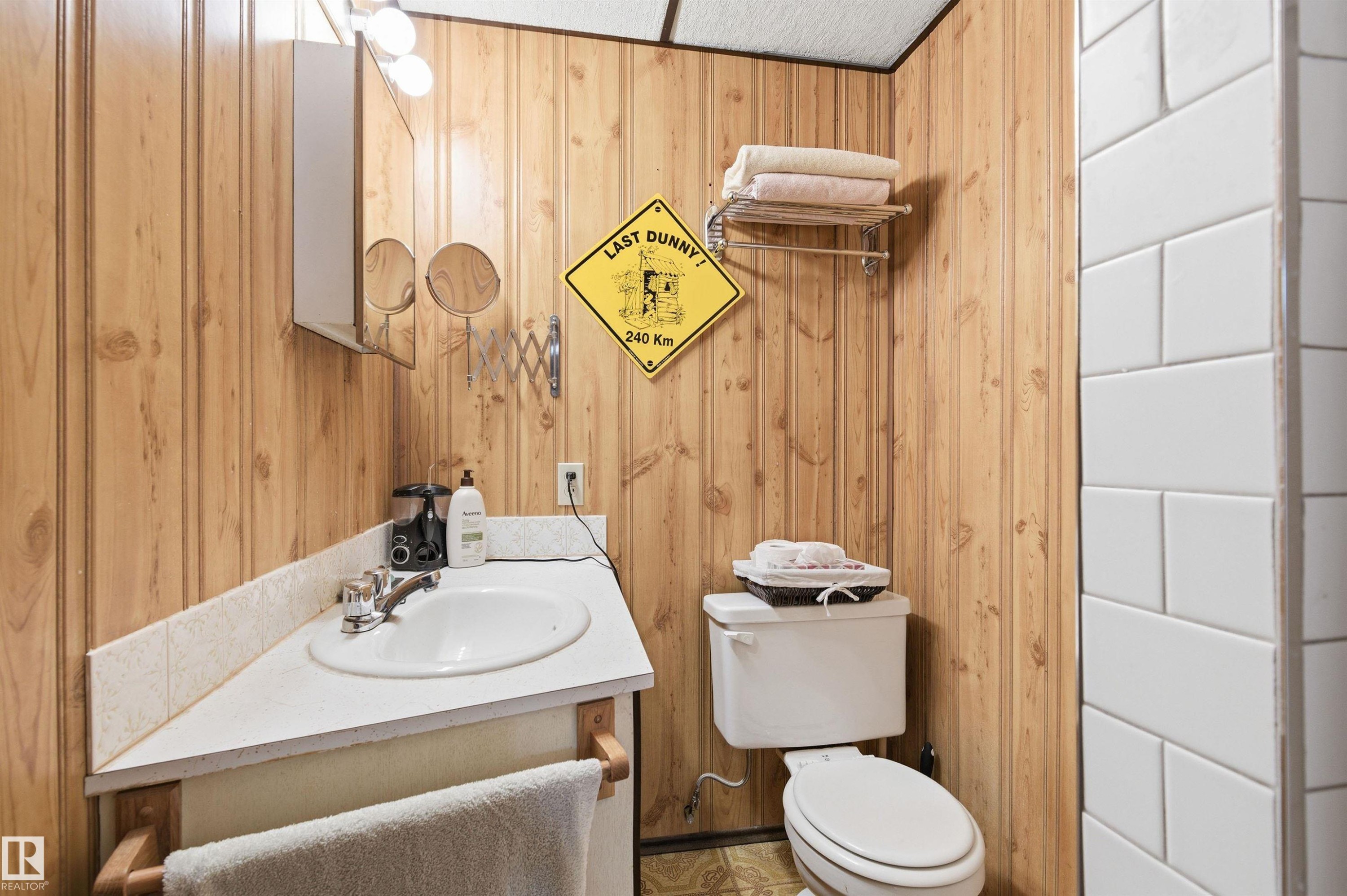 












5328 105B Street

,
Edmonton,




AB
T6H 2S3

