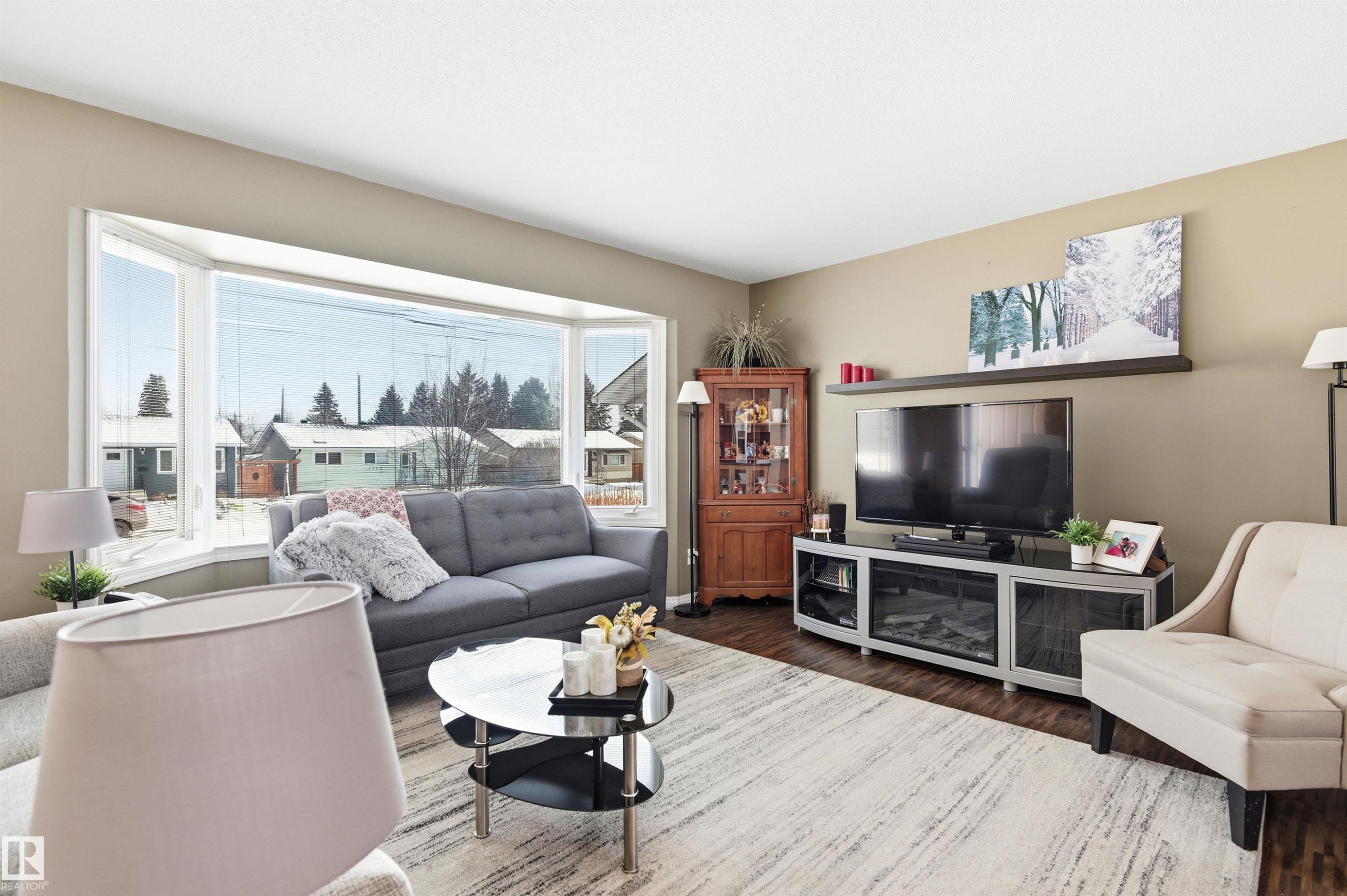 












5328 105B Street

,
Edmonton,




AB
T6H 2S3

