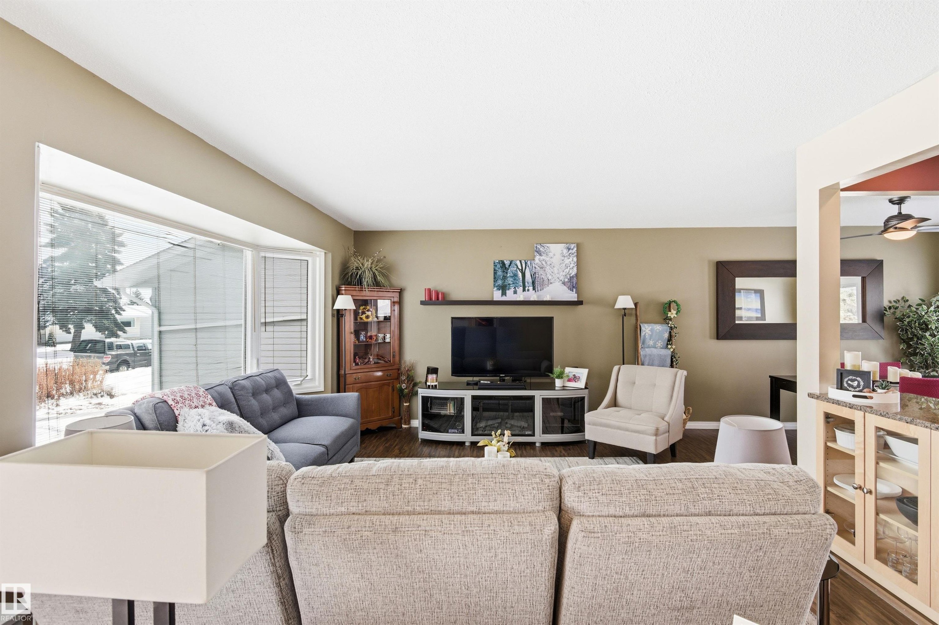 












5328 105B Street

,
Edmonton,




AB
T6H 2S3

