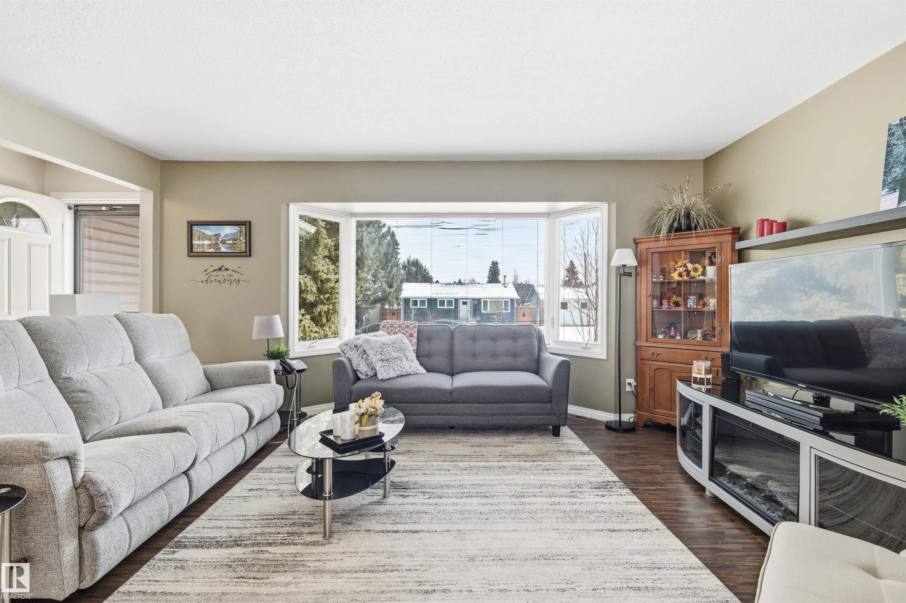 












5328 105B Street

,
Edmonton,




AB
T6H 2S3

