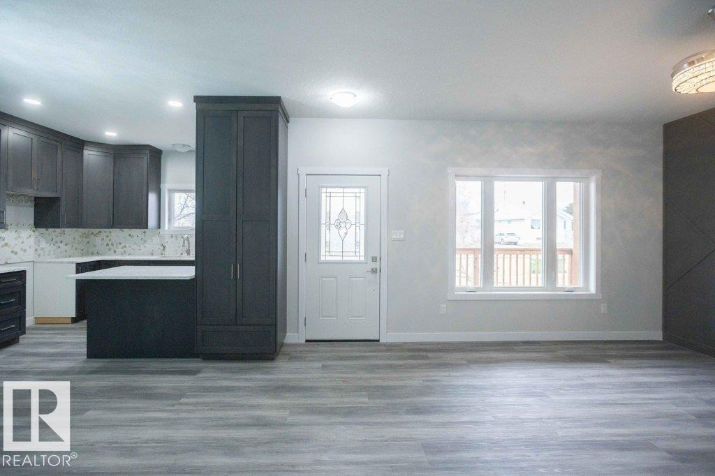 












9832 109 Street

,
Westlock,




AB
T7P 1P4

