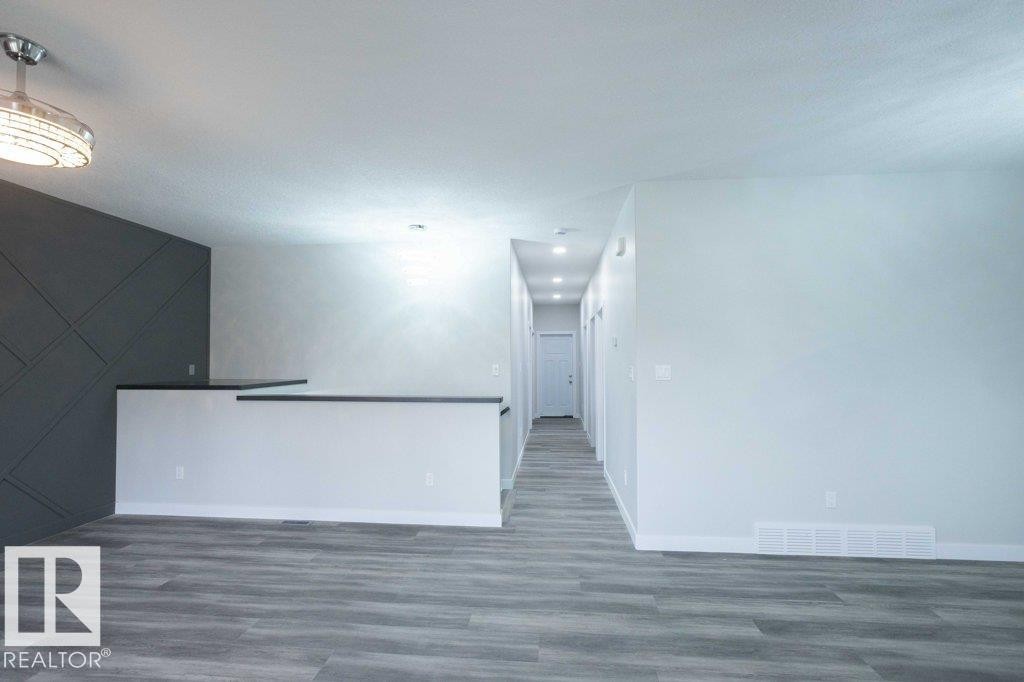 












9832 109 Street

,
Westlock,




AB
T7P 1P4

