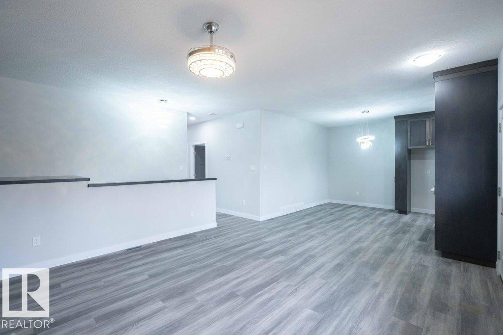 












9832 109 Street

,
Westlock,




AB
T7P 1P4

