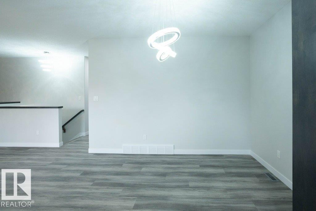 












9832 109 Street

,
Westlock,




AB
T7P 1P4


