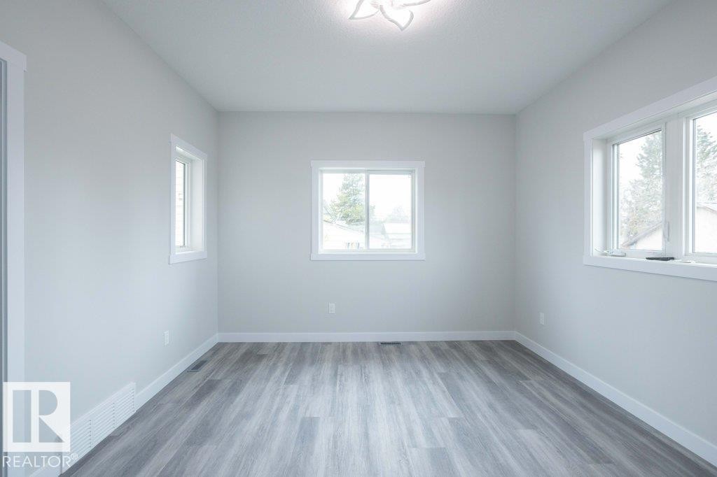 












9832 109 Street

,
Westlock,




AB
T7P 1P4

