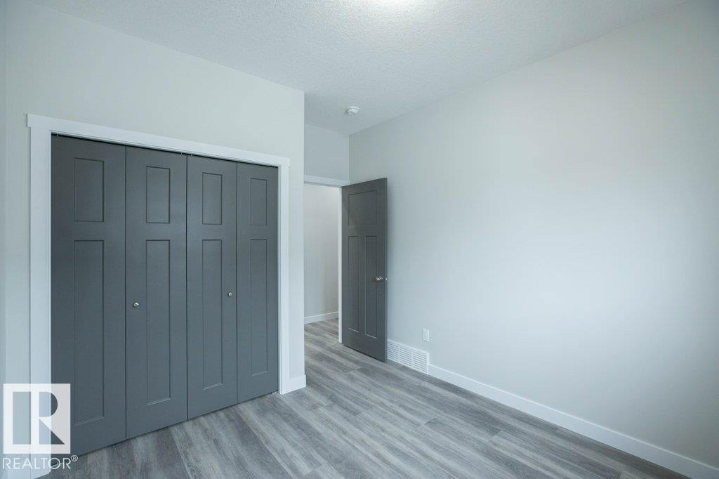 












9832 109 Street

,
Westlock,




AB
T7P 1P4

