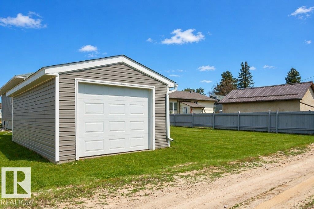 












9832 109 Street

,
Westlock,




AB
T7P 1P4

