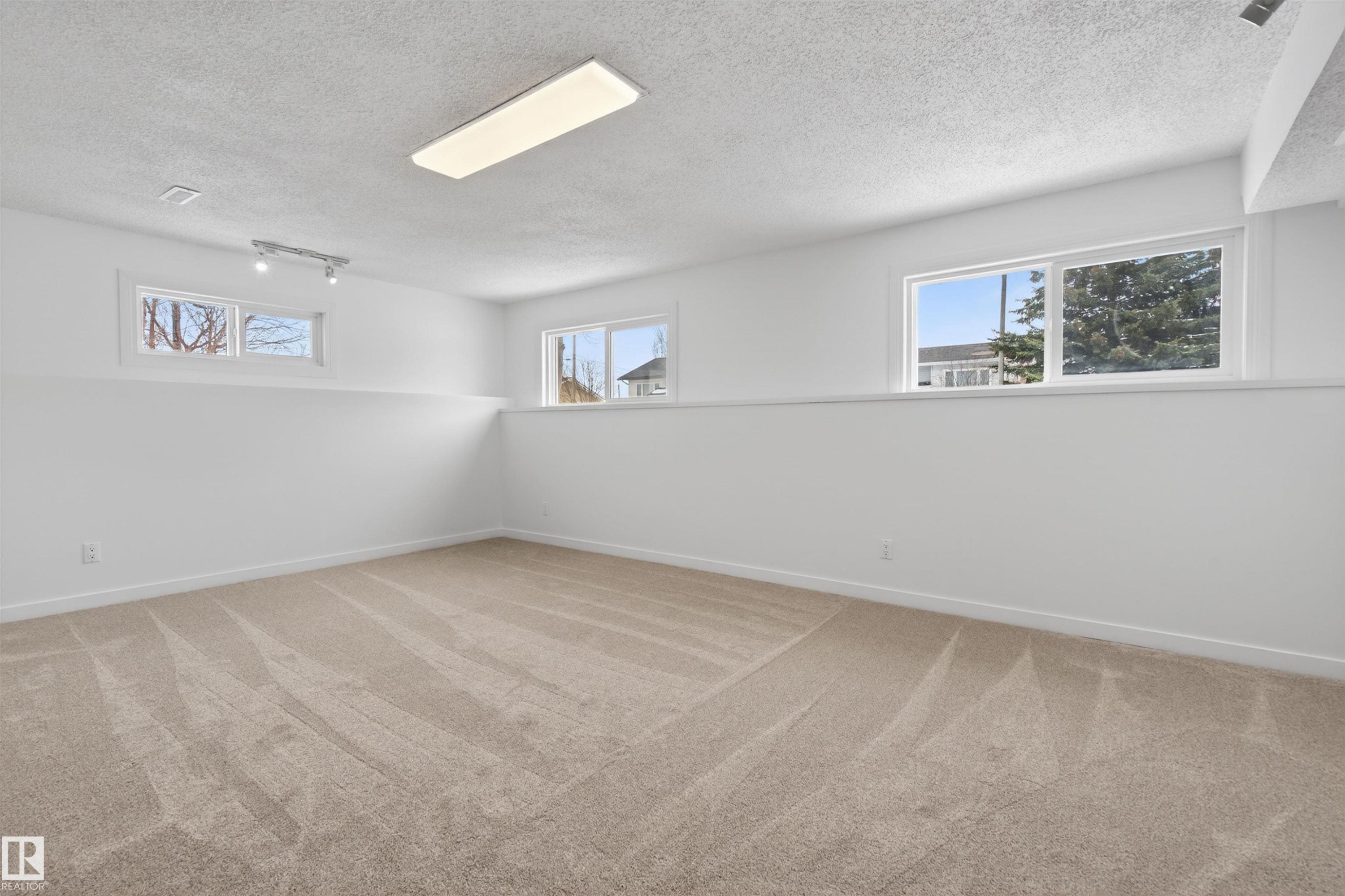 












6002 52 Avenue

,
Cold Lake,




AB
T9M 1T4


