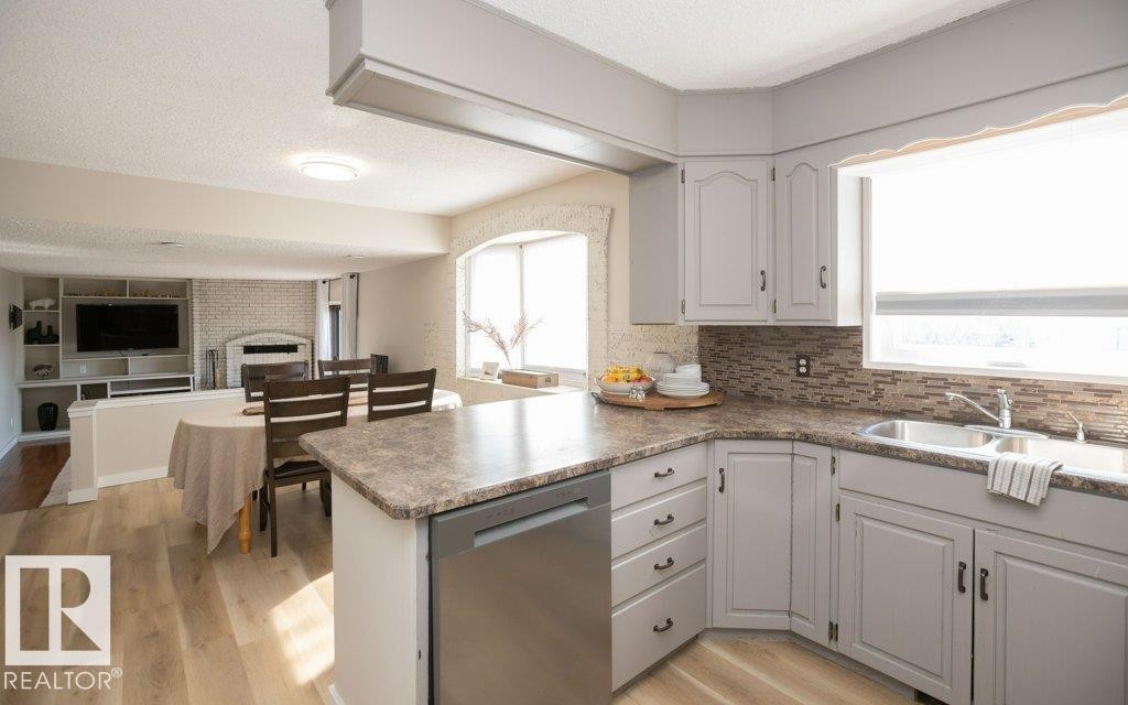 












10737 108A Avenue

,
Westlock,




AB
T7P 1C5

