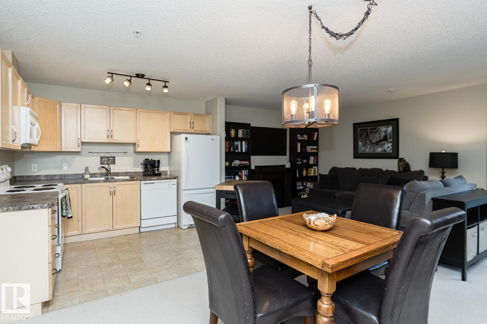 












113 16035 132 Street

,
Edmonton,




AB
T6V 0B4

