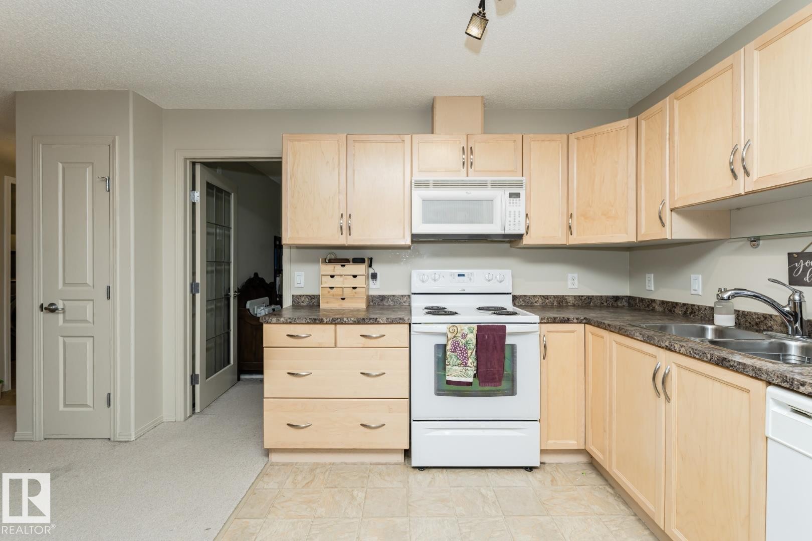 












113 16035 132 Street

,
Edmonton,




AB
T6V 0B4

