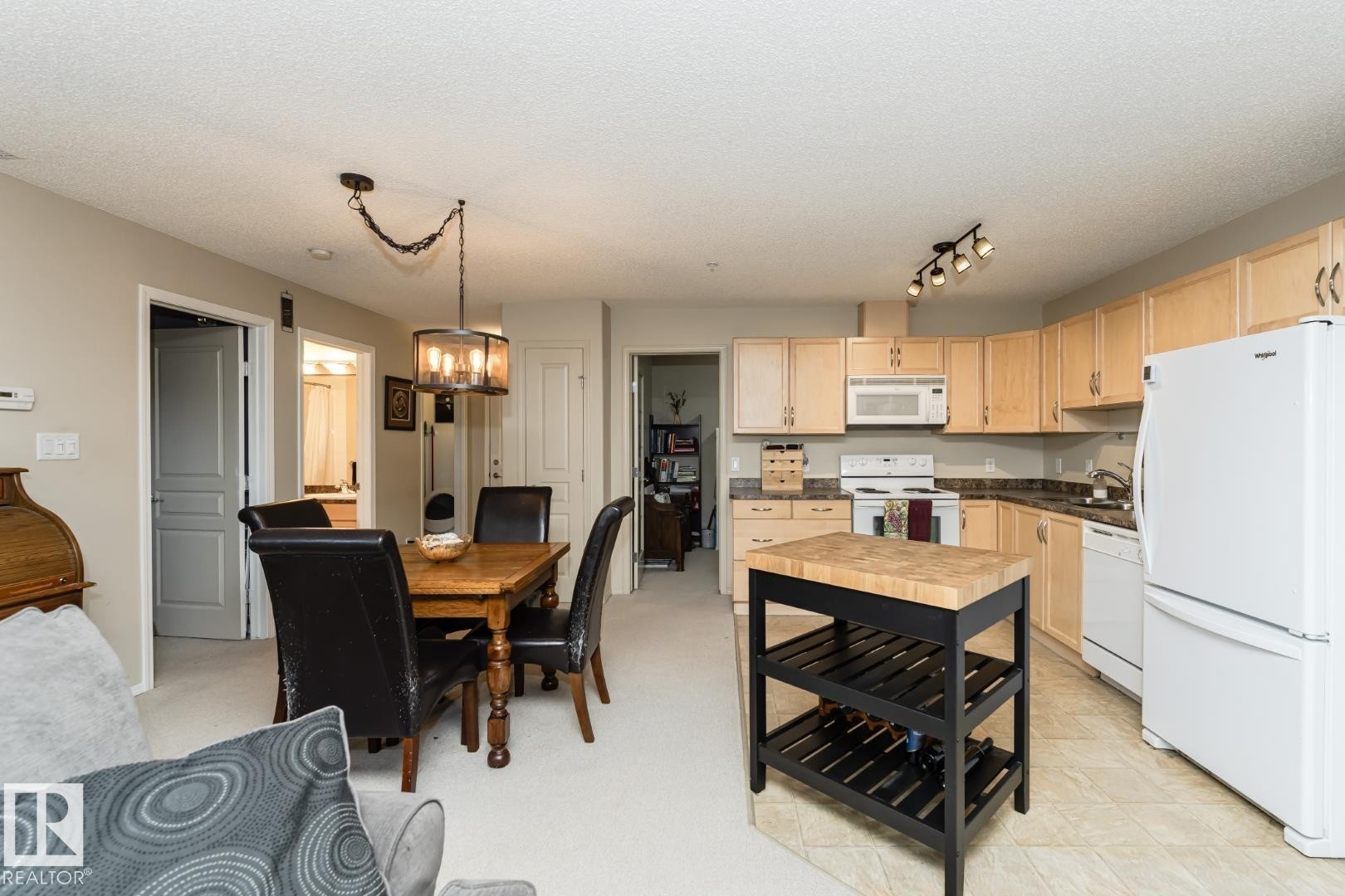 












113 16035 132 Street

,
Edmonton,




AB
T6V 0B4

