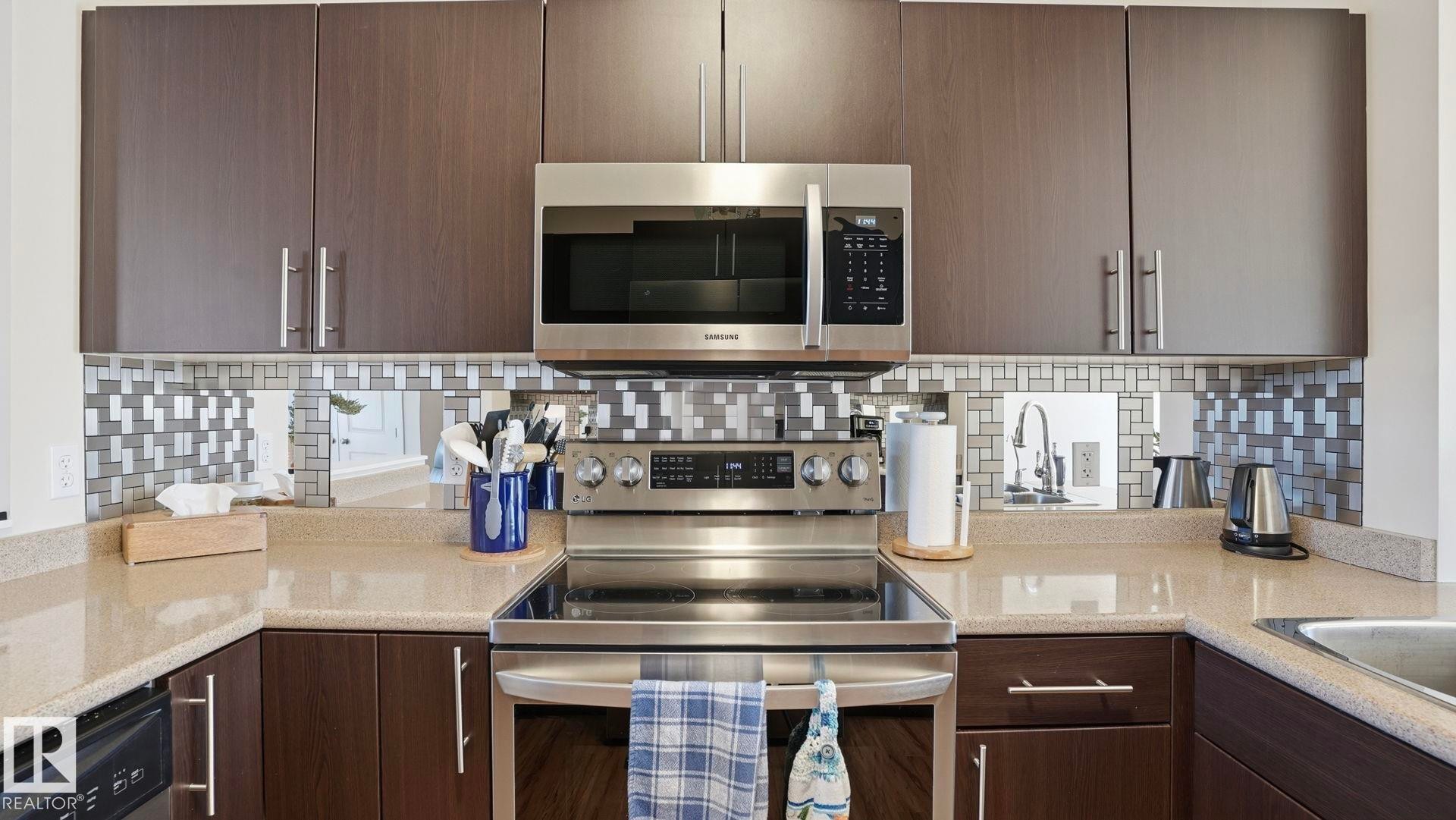 












7 300 QUEEN Street

,
Spruce Grove,




AB
T7X 2J1

