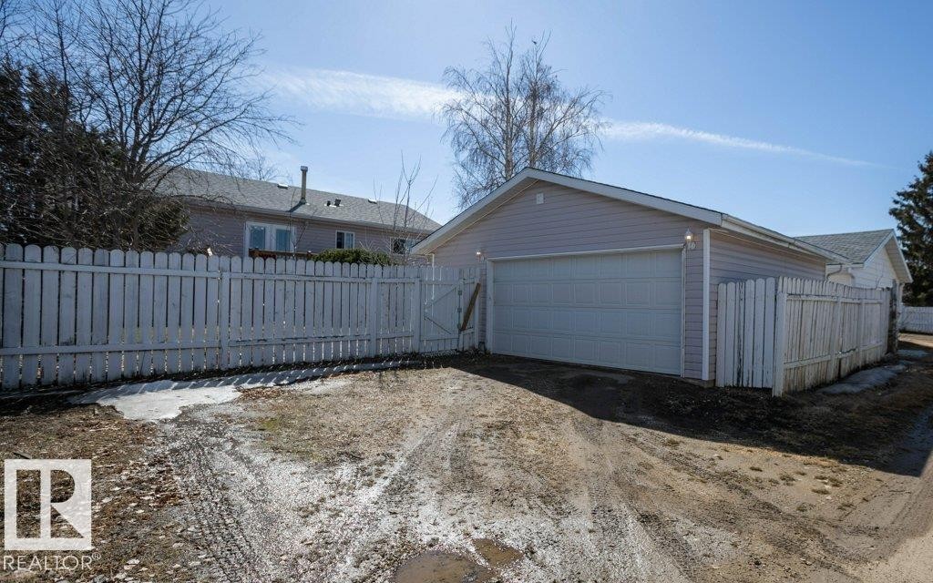 












10812 109 Street

,
Westlock,




AB
T7P 1C4

