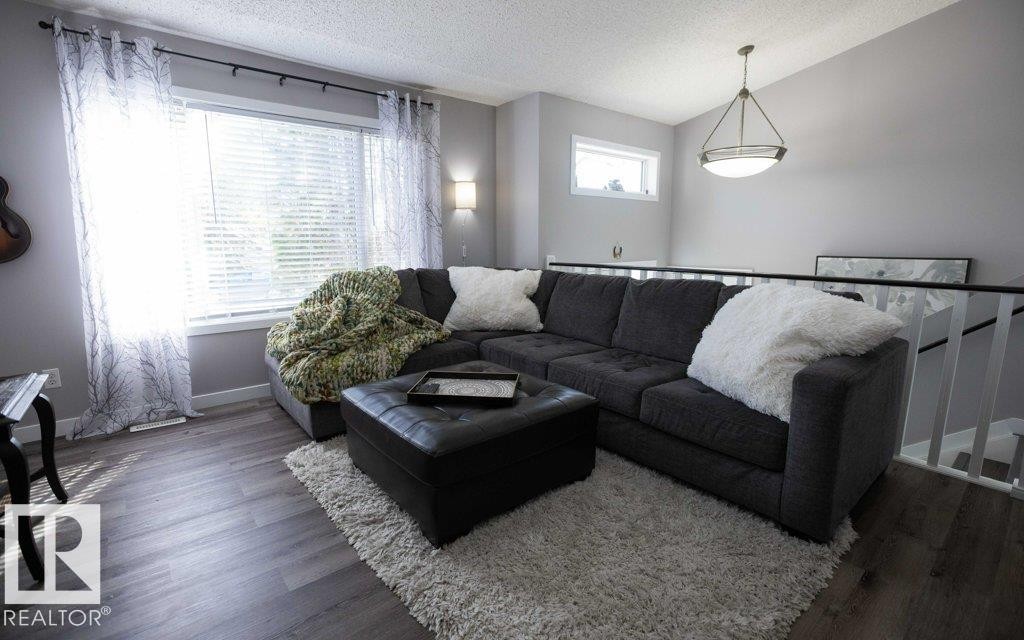 












10812 109 Street

,
Westlock,




AB
T7P 1C4

