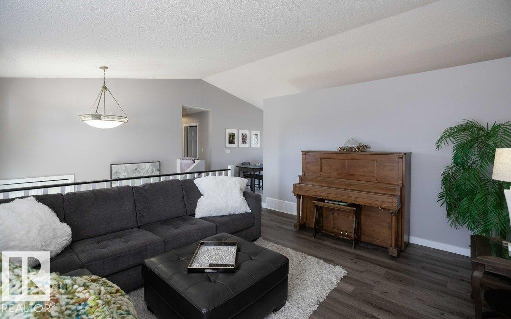 












10812 109 Street

,
Westlock,




AB
T7P 1C4

