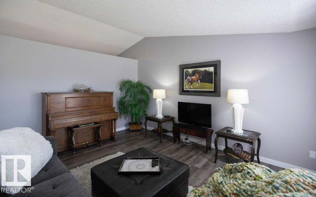 












10812 109 Street

,
Westlock,




AB
T7P 1C4


