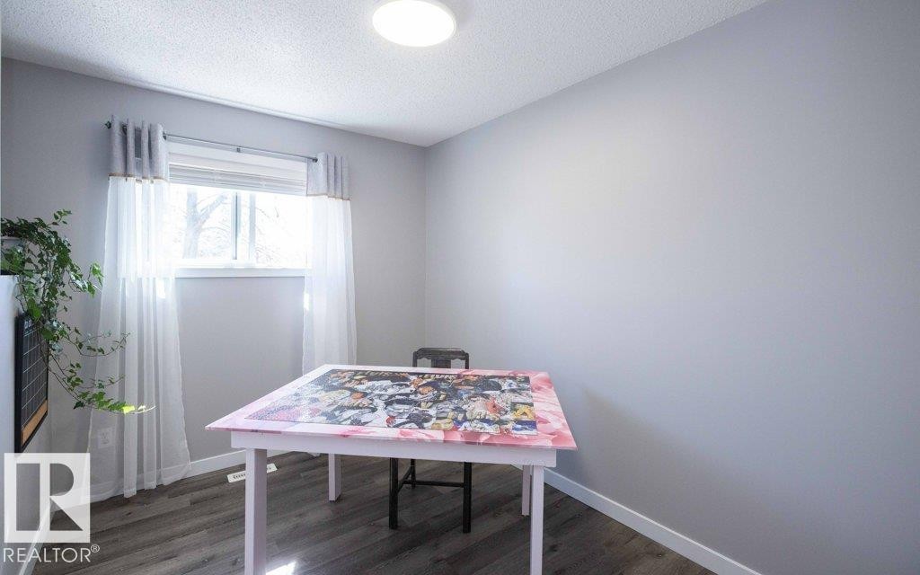 












10812 109 Street

,
Westlock,




AB
T7P 1C4


