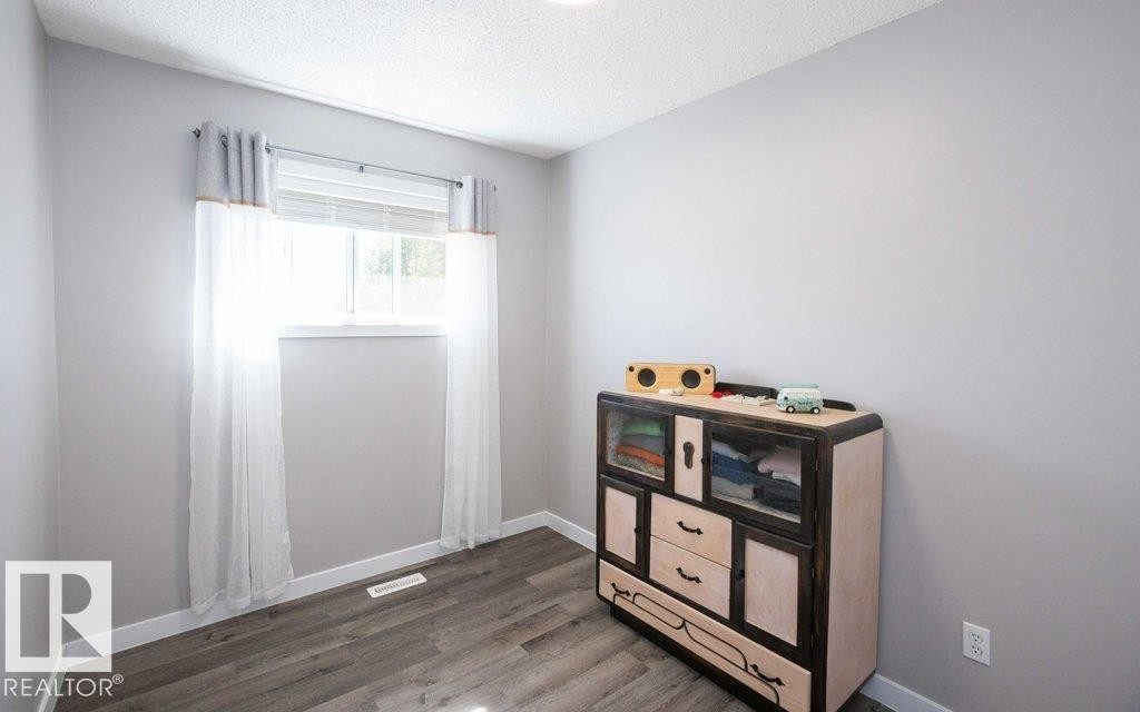 












10812 109 Street

,
Westlock,




AB
T7P 1C4

