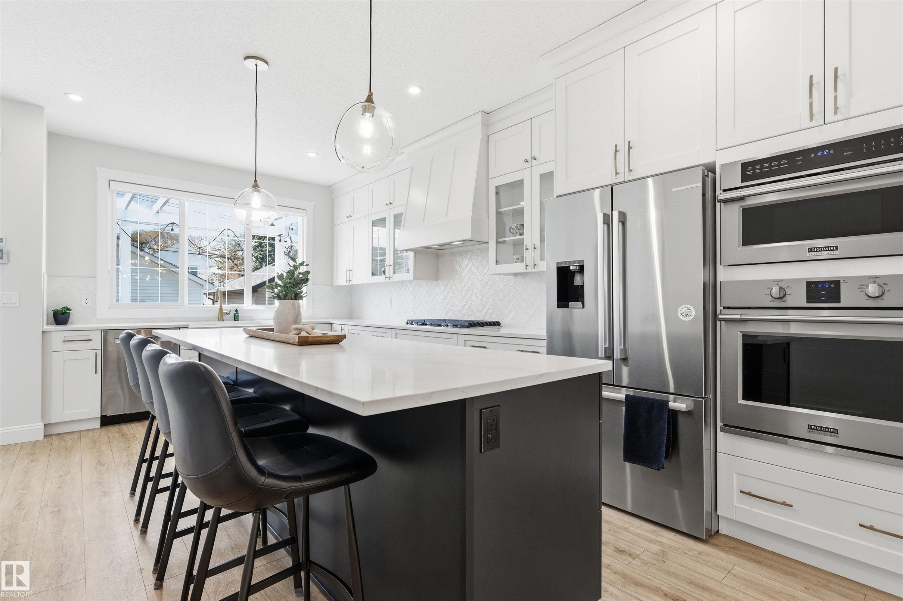 












10430 143 Street

,
Edmonton,




AB
T5N 2S4

