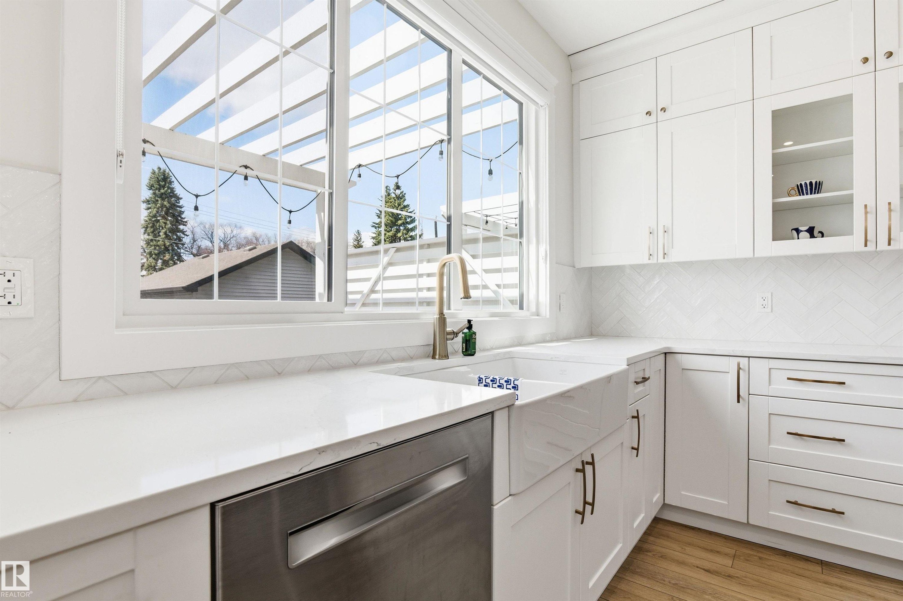 












10430 143 Street

,
Edmonton,




AB
T5N 2S4

