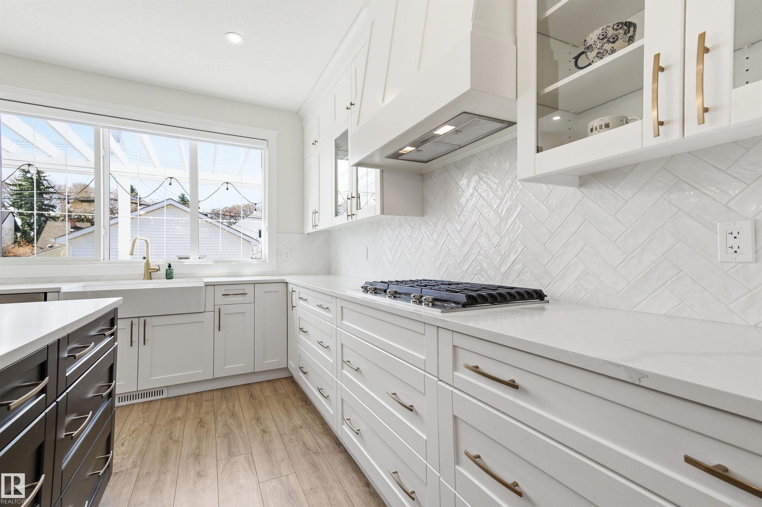 












10430 143 Street

,
Edmonton,




AB
T5N 2S4

